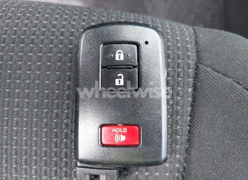 Photo 11 of 2018 Toyota Rav4 XLE (VIN 2T3RFREV7JW807823)