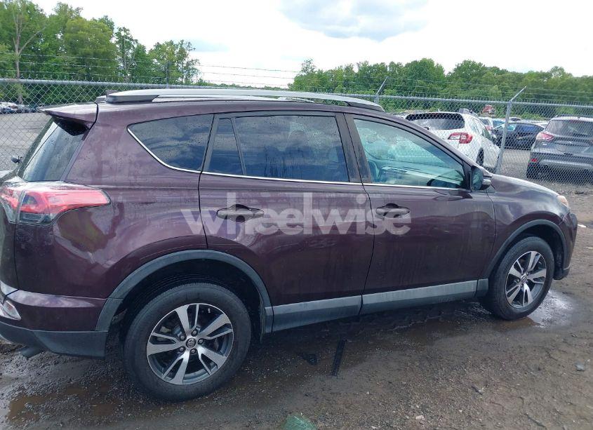 Photo 13 of 2018 Toyota Rav4 XLE (VIN 2T3RFREV7JW807823)