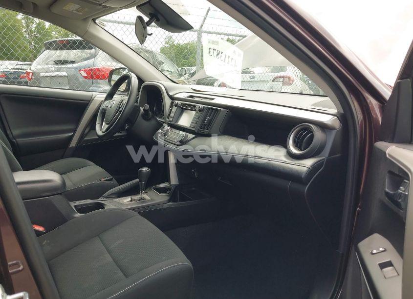 Photo 5 of 2018 Toyota Rav4 XLE (VIN 2T3RFREV7JW807823)