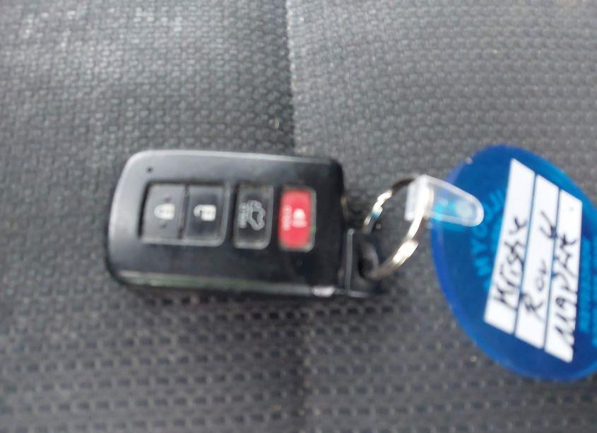 Photo 11 of 2018 Toyota Rav4 ADVENTURE/XLE (VIN 2T3RFREV7JW817767)