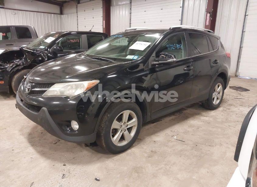 Photo 2 of 2013 Toyota Rav4 XLE (VIN 2T3RFREV8DW046076)