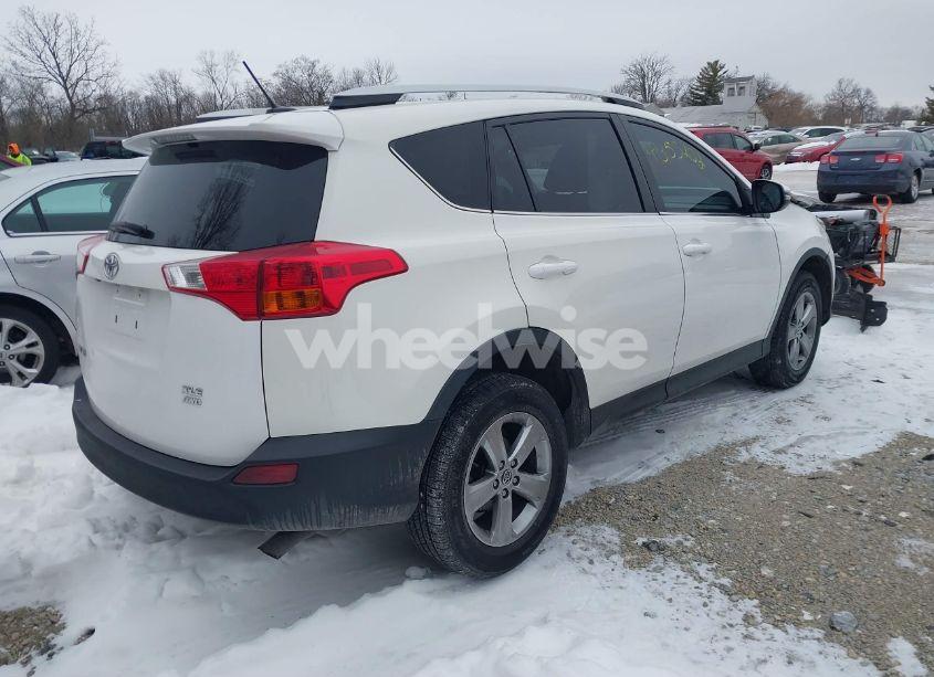 Photo 4 of 2015 Toyota Rav4 XLE (VIN 2T3RFREV8FW251173)
