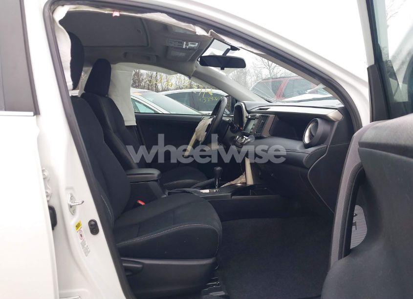 Photo 5 of 2015 Toyota Rav4 XLE (VIN 2T3RFREV8FW251173)