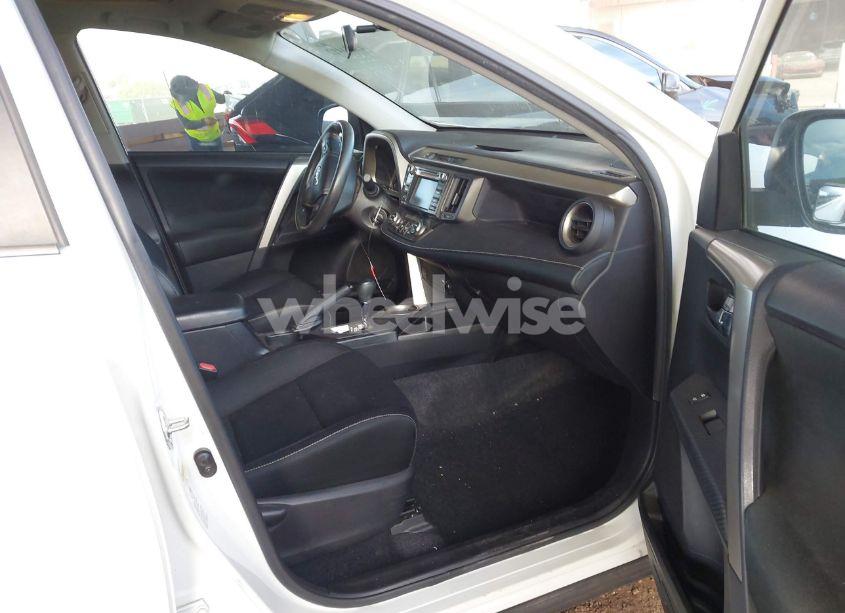 Photo 5 of 2015 Toyota Rav4 XLE (VIN 2T3RFREV8FW259354)