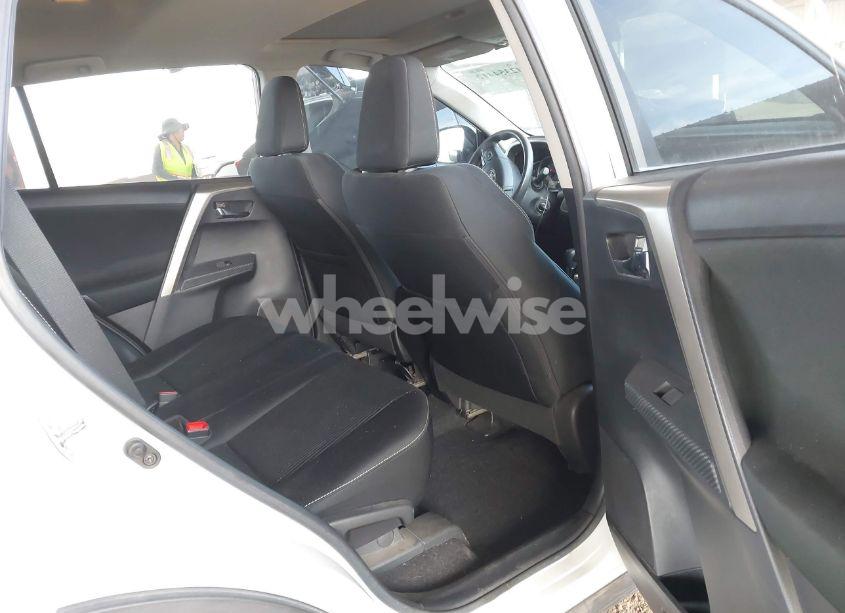 Photo 8 of 2015 Toyota Rav4 XLE (VIN 2T3RFREV8FW259354)