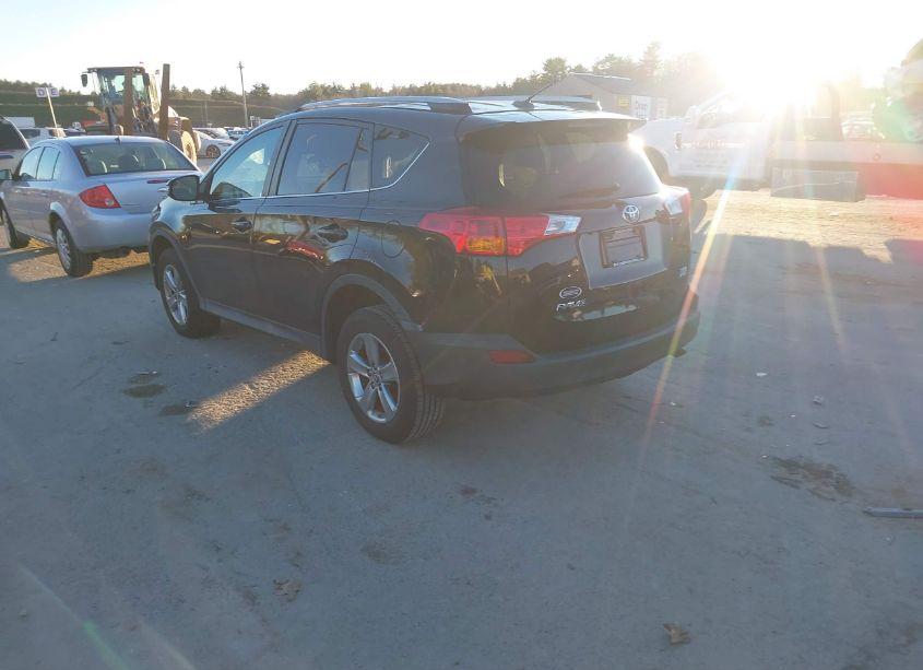 Photo 3 of 2015 Toyota Rav4 XLE (VIN 2T3RFREV8FW284285)