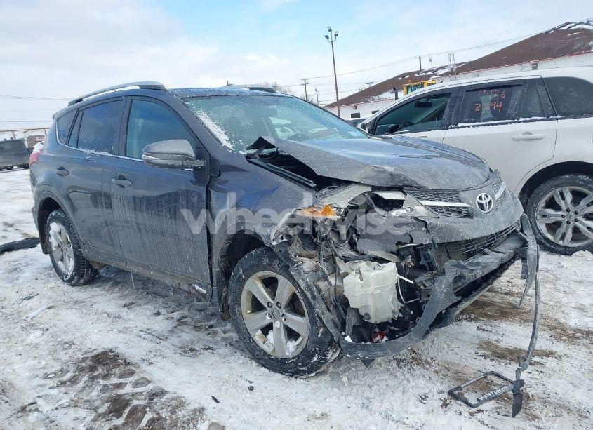 2015 Toyota Rav4 XLE (VIN 2T3RFREV8FW324607) main photo