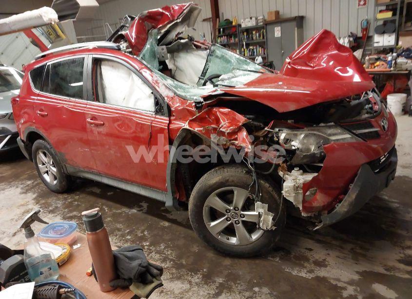 2015 Toyota Rav4 XLE (VIN 2T3RFREV8FW371605) main photo