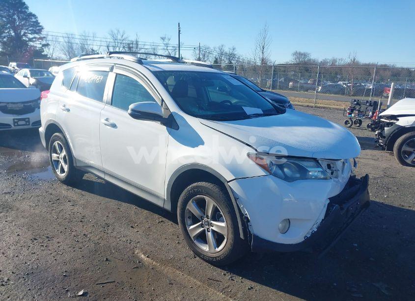 2015 Toyota Rav4 XLE (VIN 2T3RFREV8FW387514) main photo