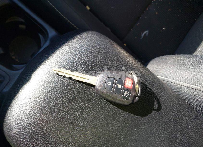 Photo 11 of 2016 Toyota Rav4 XLE (VIN 2T3RFREV8GW429262)