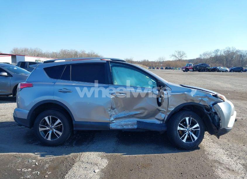 Photo 13 of 2016 Toyota Rav4 XLE (VIN 2T3RFREV8GW429262)