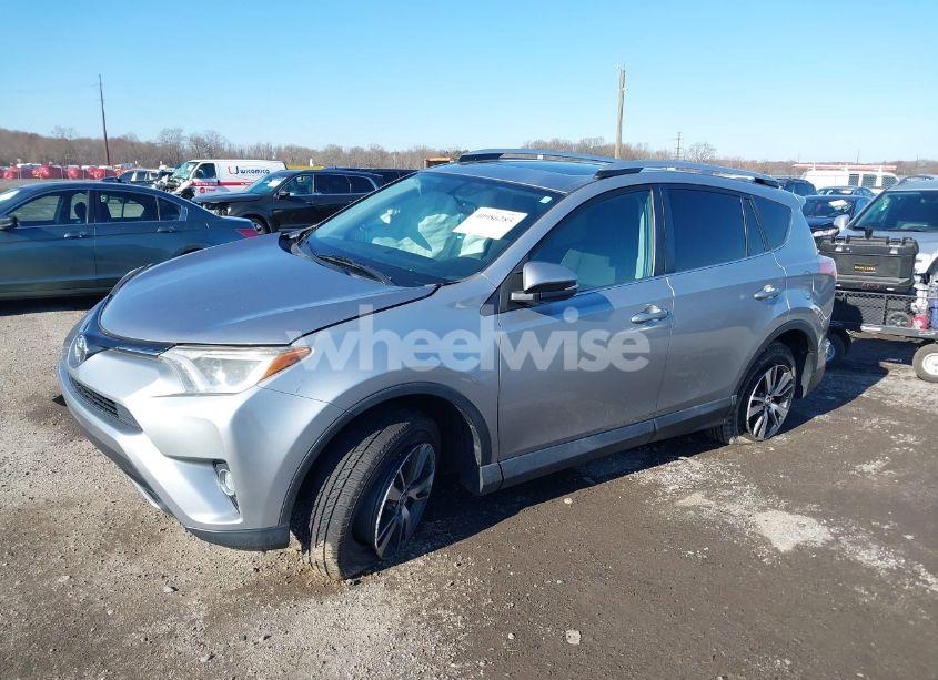 Photo 2 of 2016 Toyota Rav4 XLE (VIN 2T3RFREV8GW429262)