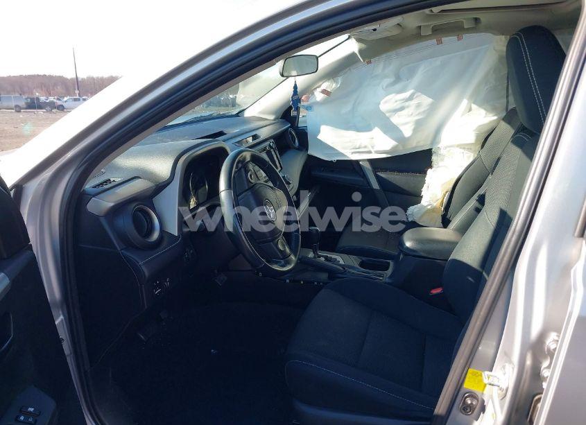 Photo 5 of 2016 Toyota Rav4 XLE (VIN 2T3RFREV8GW429262)