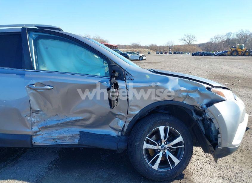 Photo 6 of 2016 Toyota Rav4 XLE (VIN 2T3RFREV8GW429262)