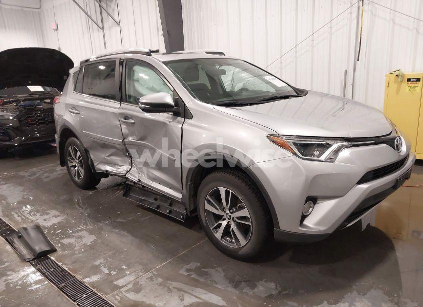 2016 Toyota Rav4 XLE (VIN 2T3RFREV8GW493088) main photo