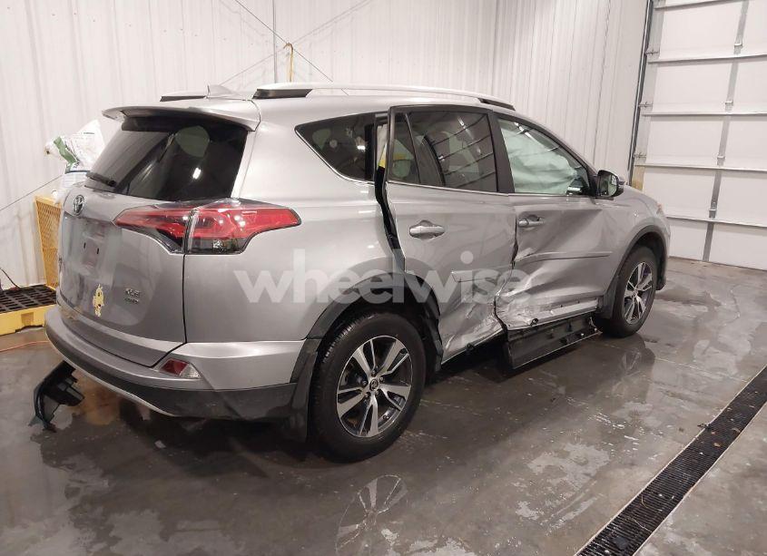 Photo 4 of 2016 Toyota Rav4 XLE (VIN 2T3RFREV8GW493088)
