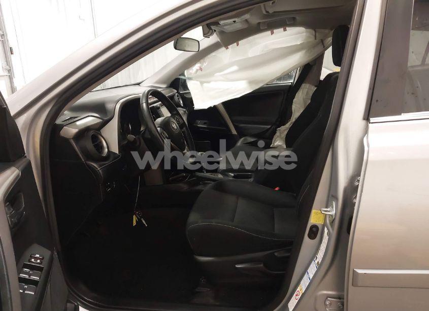 Photo 5 of 2016 Toyota Rav4 XLE (VIN 2T3RFREV8GW493088)