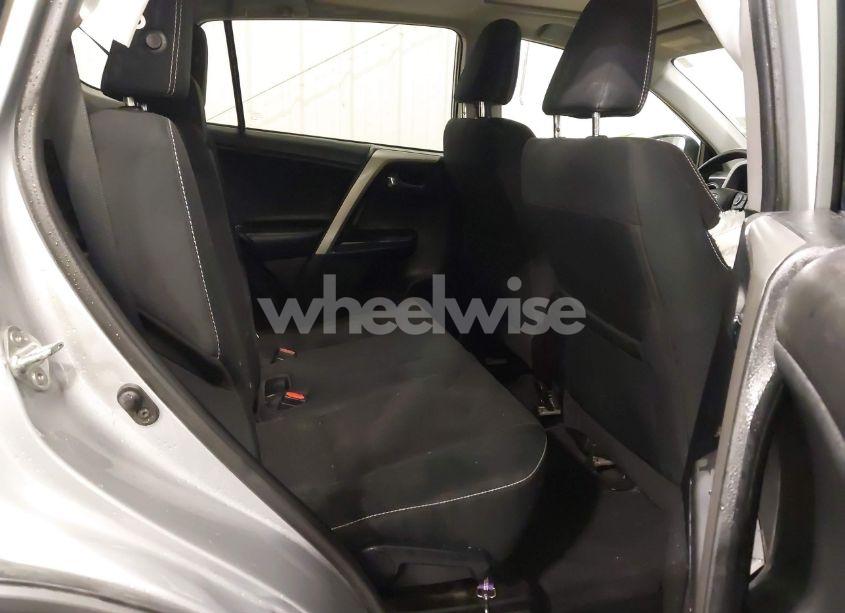 Photo 8 of 2016 Toyota Rav4 XLE (VIN 2T3RFREV8GW493088)