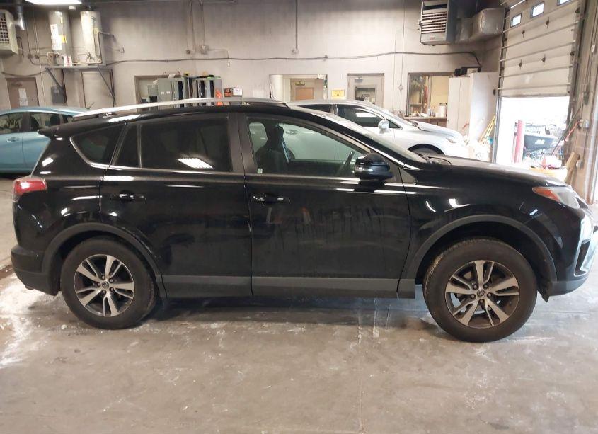 Photo 13 of 2017 Toyota Rav4 XLE (VIN 2T3RFREV8HW663726)