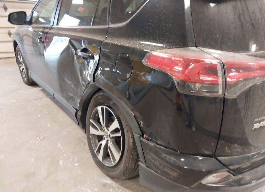 Photo 6 of 2017 Toyota Rav4 XLE (VIN 2T3RFREV8HW663726)