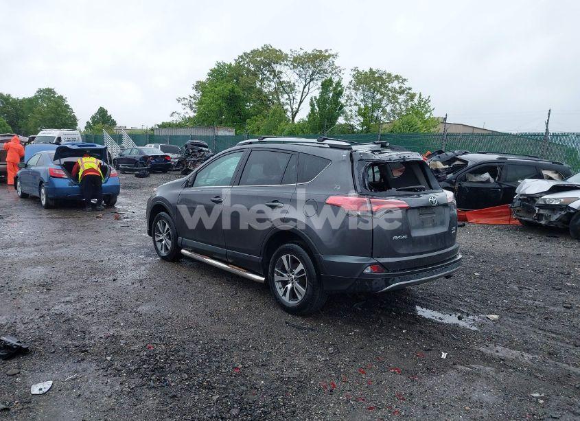 Photo 3 of 2017 Toyota Rav4 XLE (VIN 2T3RFREV8HW692272)