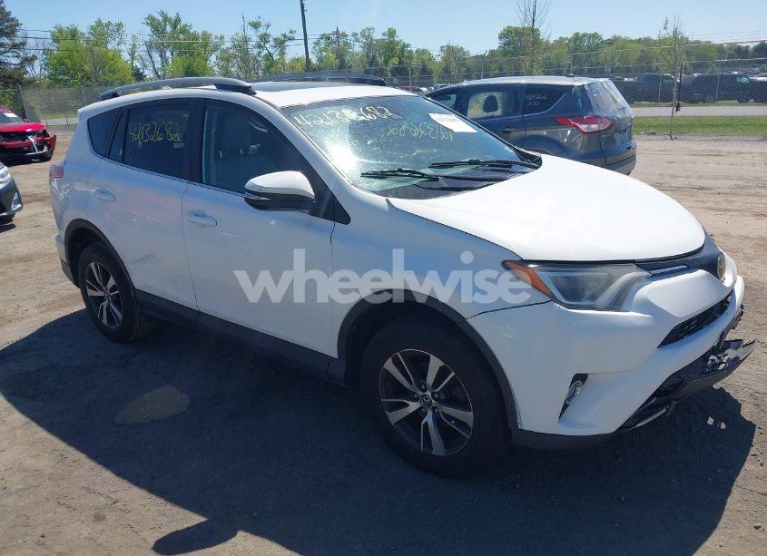 2018 Toyota Rav4 XLE (VIN 2T3RFREV8JW713319) main photo