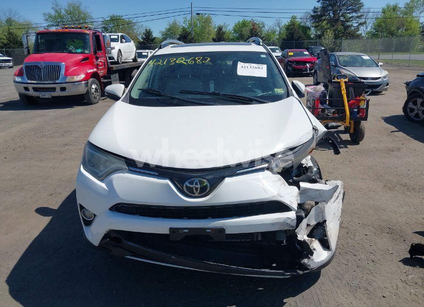Photo 12 of 2018 Toyota Rav4 XLE (VIN 2T3RFREV8JW713319)