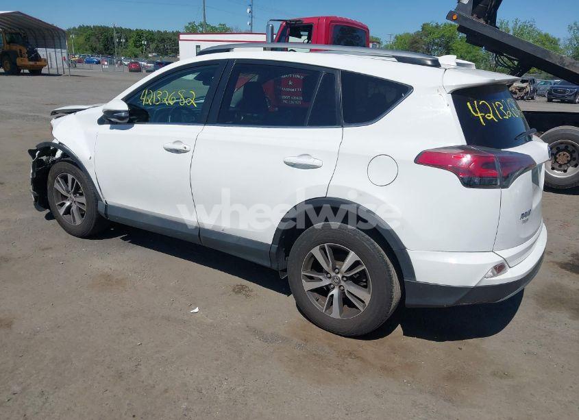 Photo 3 of 2018 Toyota Rav4 XLE (VIN 2T3RFREV8JW713319)