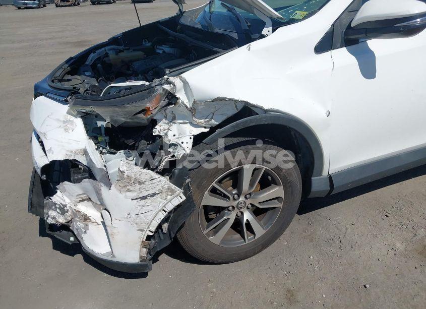 Photo 6 of 2018 Toyota Rav4 XLE (VIN 2T3RFREV8JW713319)