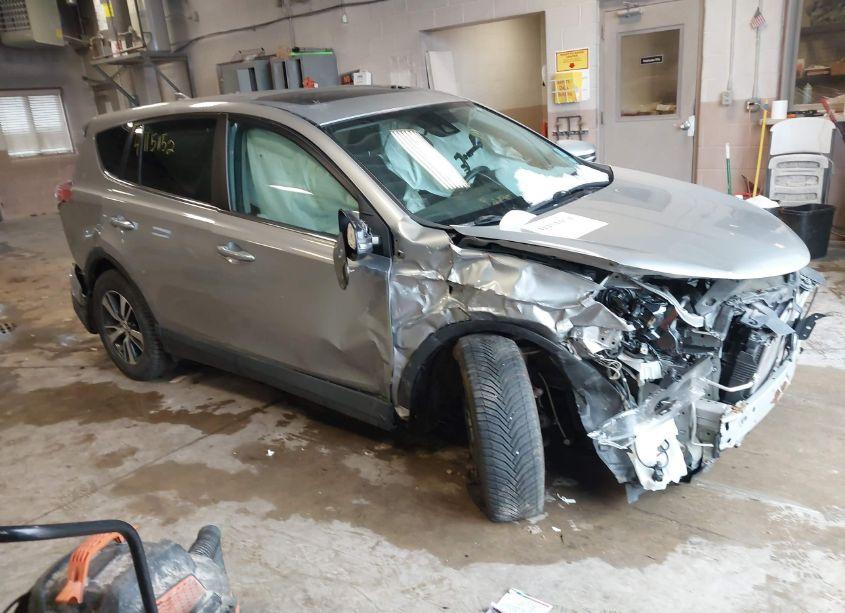 2018 Toyota Rav4 XLE (VIN 2T3RFREV8JW789736) main photo