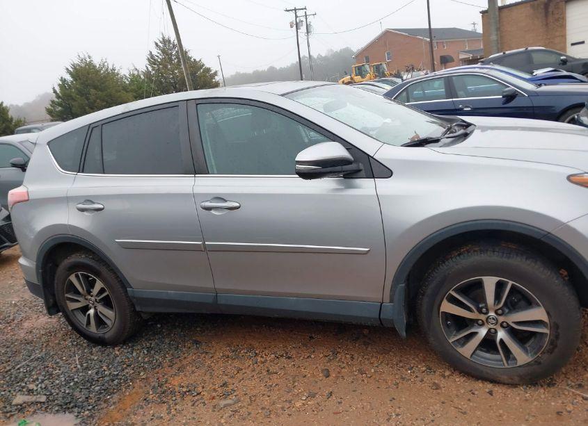 Photo 13 of 2018 Toyota Rav4 XLE (VIN 2T3RFREV8JW840409)