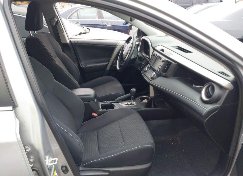 Photo 5 of 2018 Toyota Rav4 XLE (VIN 2T3RFREV8JW840409)