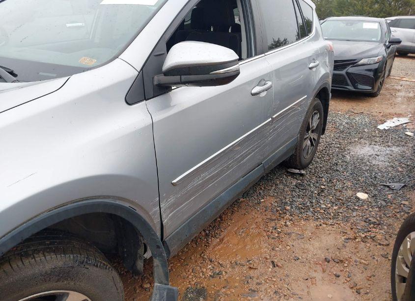 Photo 6 of 2018 Toyota Rav4 XLE (VIN 2T3RFREV8JW840409)