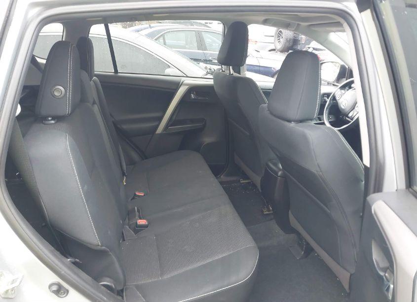 Photo 8 of 2018 Toyota Rav4 XLE (VIN 2T3RFREV8JW840409)