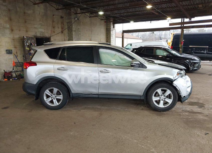 Photo 13 of 2013 Toyota Rav4 XLE (VIN 2T3RFREV9DW044692)