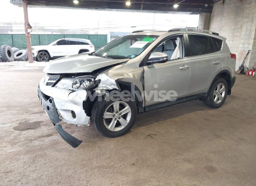 Photo 2 of 2013 Toyota Rav4 XLE (VIN 2T3RFREV9DW044692)