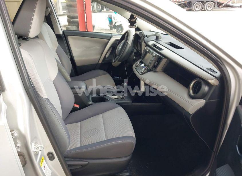 Photo 5 of 2014 Toyota Rav4 XLE (VIN 2T3RFREV9EW163182)
