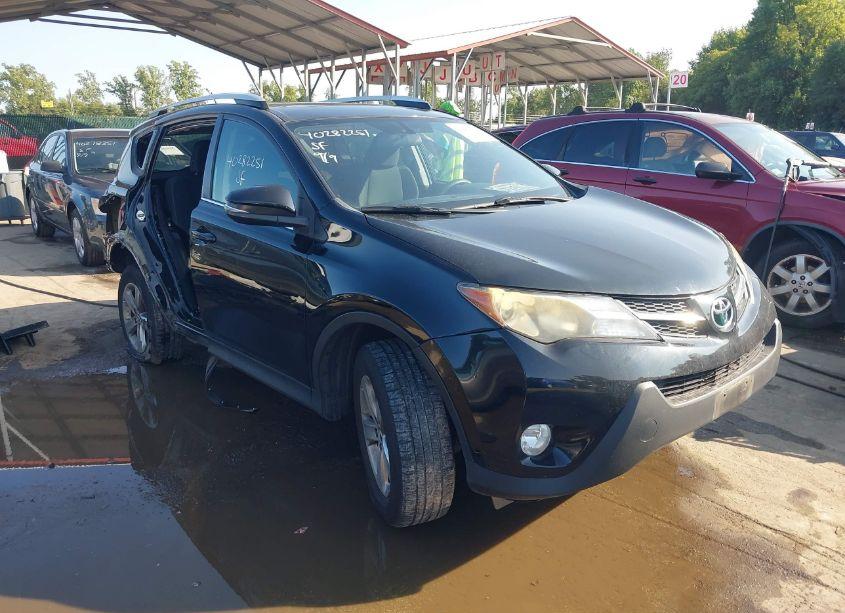 2015 Toyota Rav4 XLE (VIN 2T3RFREV9FW243115) main photo