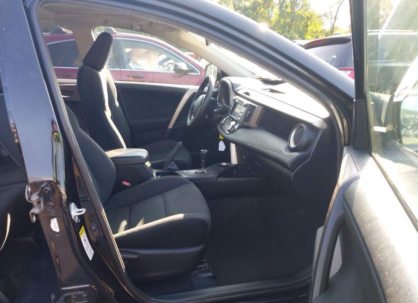 Photo 5 of 2015 Toyota Rav4 XLE (VIN 2T3RFREV9FW243115)