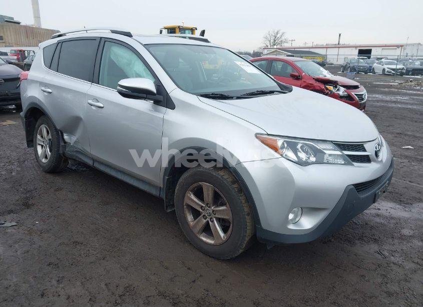 2015 Toyota Rav4 XLE (VIN 2T3RFREV9FW329525) main photo