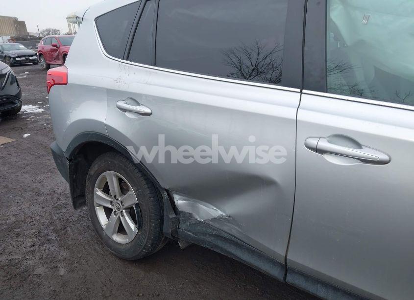 Photo 6 of 2015 Toyota Rav4 XLE (VIN 2T3RFREV9FW329525)