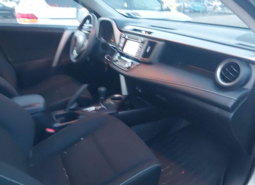 Photo 5 of 2015 Toyota Rav4 XLE (VIN 2T3RFREV9FW341965)