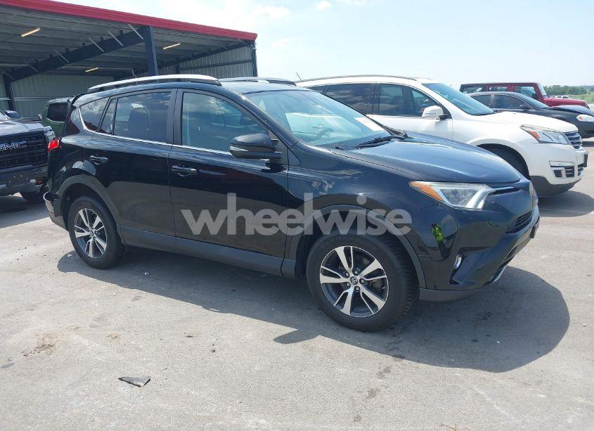 2017 Toyota Rav4 XLE (VIN 2T3RFREV9HW604622) main photo