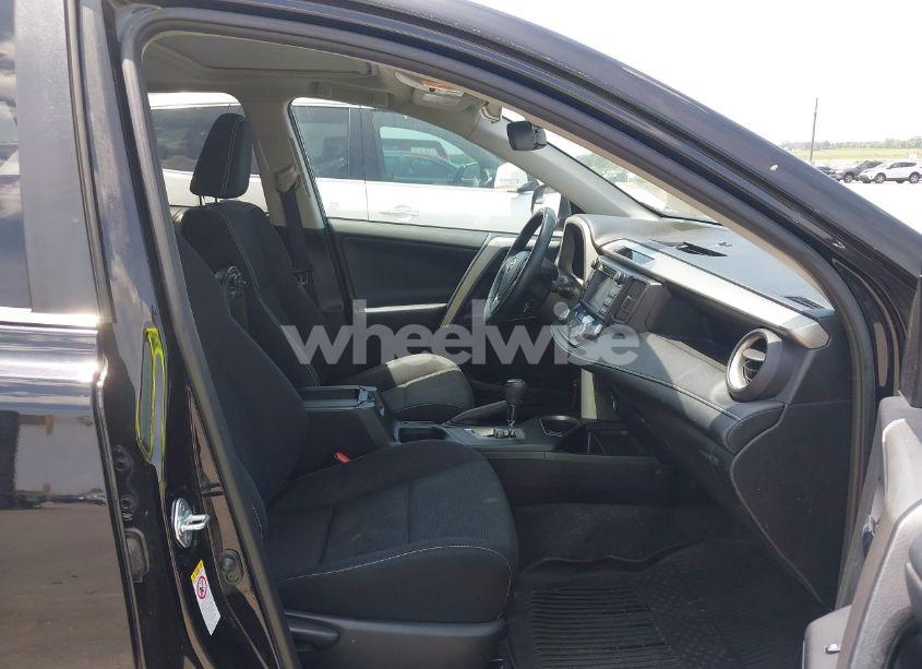 Photo 5 of 2017 Toyota Rav4 XLE (VIN 2T3RFREV9HW604622)