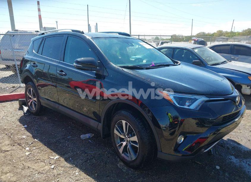 2017 Toyota Rav4 XLE (VIN 2T3RFREV9HW628287) main photo