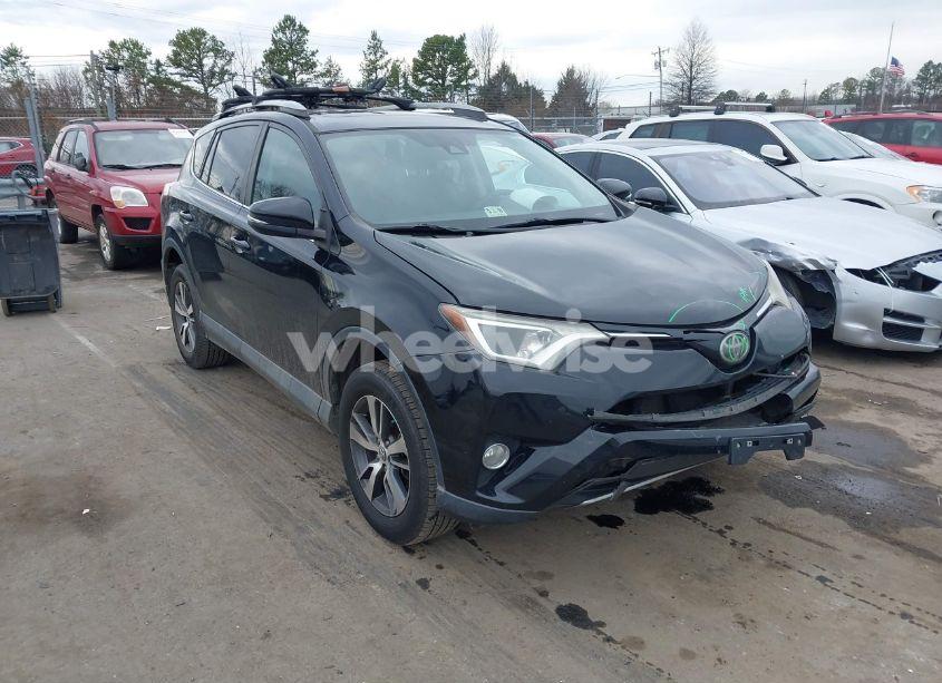 2017 Toyota Rav4 XLE (VIN 2T3RFREV9HW647390) main photo