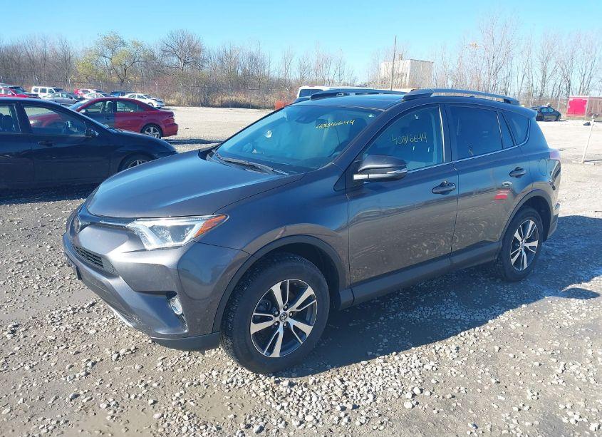 Photo 2 of 2017 Toyota Rav4 XLE (VIN 2T3RFREV9HW664044)