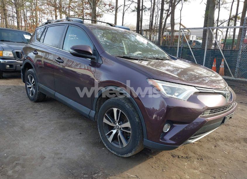 2017 Toyota Rav4 XLE (VIN 2T3RFREV9HW690949) main photo