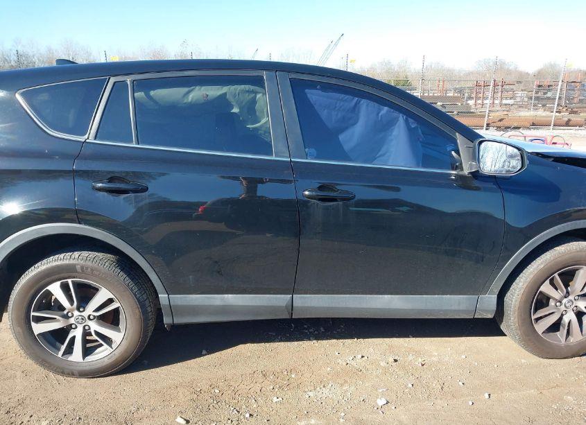 Photo 13 of 2018 Toyota Rav4 XLE (VIN 2T3RFREV9JW704256)