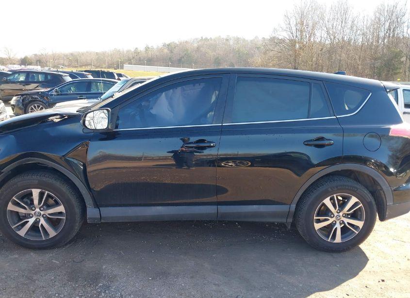Photo 14 of 2018 Toyota Rav4 XLE (VIN 2T3RFREV9JW704256)